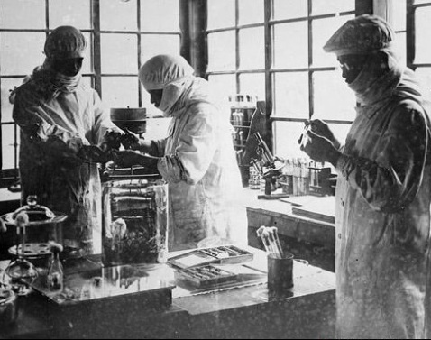Unit 731 scientists at work